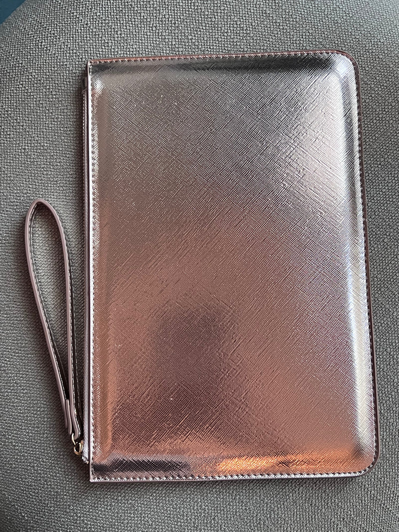 Travelista Wristlet